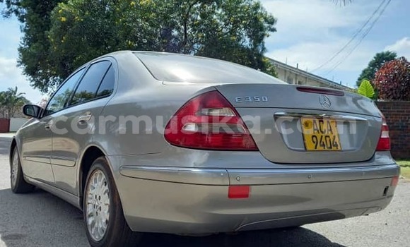 Acheter Occasion Voiture Mercedes-Benz E-Classe Gris à Harare, Harare Acheter Occasion Voiture Mercedes-Benz E-Classe Gris à Harare, Harare