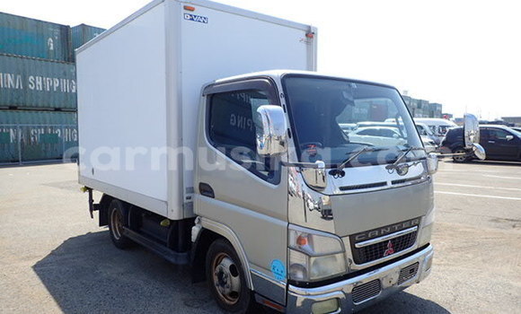 Acheter Occasion Utilitaire Mitsubishi Canter Gris à Beitbridge, Matabeleland South Acheter Occasion Utilitaire Mitsubishi Canter Gris à Beitbridge, Matabeleland South