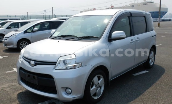 Nunua Ilio tumika Toyota Sienta Fedha Gari ndani ya Beitbridge nchini Matabeleland Kusini