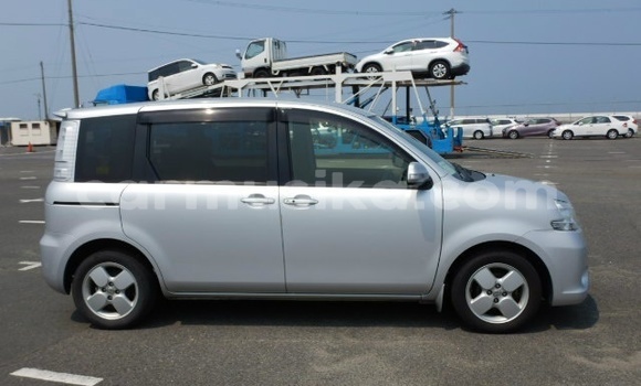 Buy Used Toyota Sienta Silver Car in Beitbridge in Matabeleland South Buy Used Toyota Sienta Silver Car in Beitbridge in Matabeleland South