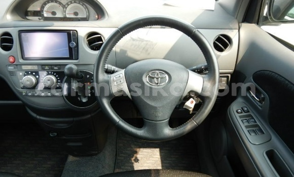 Buy Used Toyota Sienta Silver Car in Beitbridge in Matabeleland South Buy Used Toyota Sienta Silver Car in Beitbridge in Matabeleland South