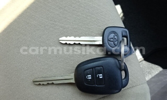 Buy Used Toyota Axio White Car in Beitbridge in Matabeleland South Buy Used Toyota Axio White Car in Beitbridge in Matabeleland South