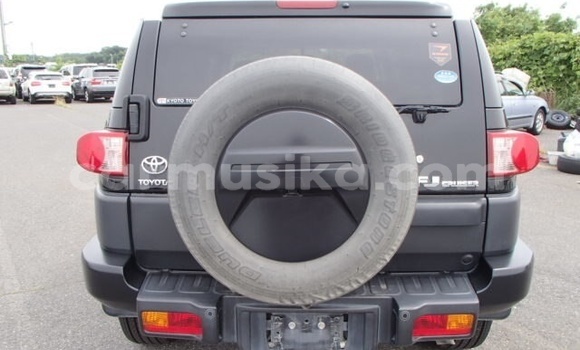 Nunua Ilio tumika Toyota FJ Cruiser Nyeusi Gari ndani ya Beitbridge nchini Matabeleland Kusini Nunua Ilio tumika Toyota FJ Cruiser Nyeusi Gari ndani ya Beitbridge nchini Matabeleland Kusini