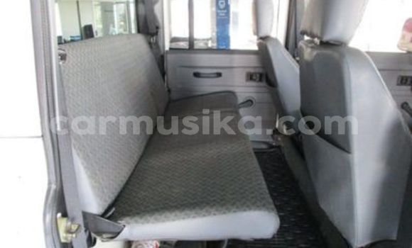 Buy Used Land Rover Defender White Car in Harare in Harare Buy Used Land Rover Defender White Car in Harare in Harare