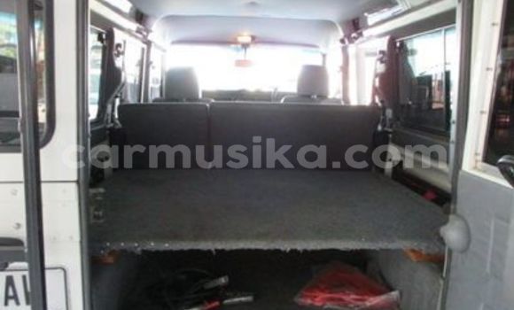 Buy Used Land Rover Defender White Car in Harare in Harare Buy Used Land Rover Defender White Car in Harare in Harare