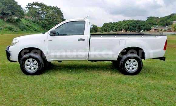 Buy Used Toyota Hilux White Car in Harare in Harare Buy Used Toyota Hilux White Car in Harare in Harare
