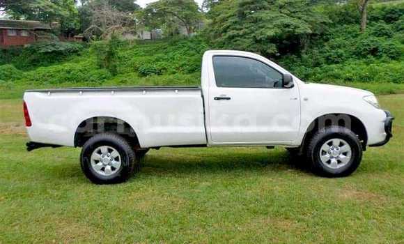 Buy Used Toyota Hilux White Car in Harare in Harare Buy Used Toyota Hilux White Car in Harare in Harare