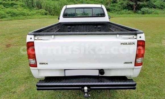 Buy Used Toyota Hilux White Car in Harare in Harare Buy Used Toyota Hilux White Car in Harare in Harare