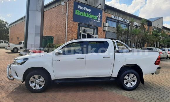 Buy Used Toyota Hilux White Car in Harare in Harare Buy Used Toyota Hilux White Car in Harare in Harare