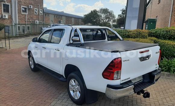 Buy Used Toyota Hilux White Car in Harare in Harare Buy Used Toyota Hilux White Car in Harare in Harare