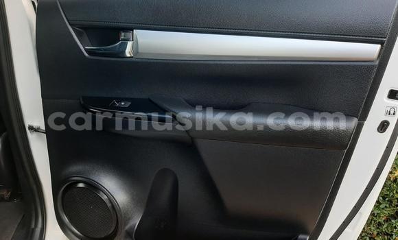 Buy Used Toyota Hilux White Car in Harare in Harare Buy Used Toyota Hilux White Car in Harare in Harare