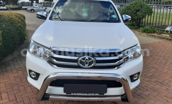 Buy Used Toyota Hilux White Car in Harare in Harare Buy Used Toyota Hilux White Car in Harare in Harare