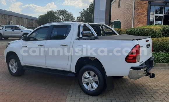 Buy Used Toyota Hilux White Car in Harare in Harare Buy Used Toyota Hilux White Car in Harare in Harare