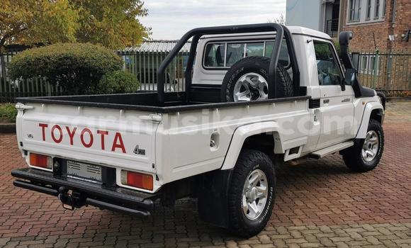 Buy Used Toyota Land Cruiser White Car in Harare in Harare Buy Used Toyota Land Cruiser White Car in Harare in Harare