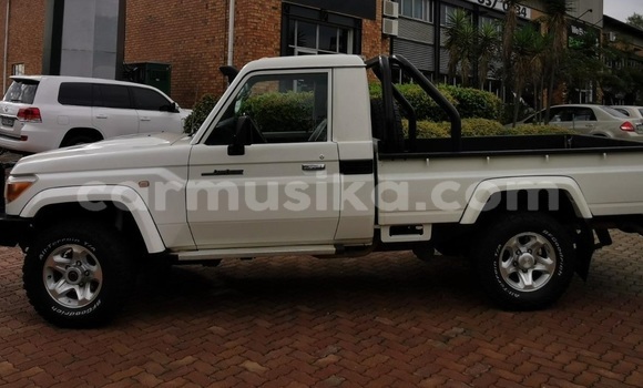 Buy Used Toyota Land Cruiser White Car in Harare in Harare Buy Used Toyota Land Cruiser White Car in Harare in Harare