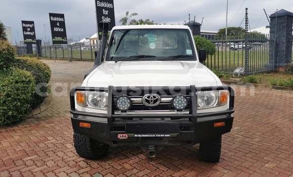 Buy Used Toyota Land Cruiser White Car in Harare in Harare Buy Used Toyota Land Cruiser White Car in Harare in Harare