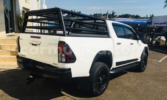 Buy Used Toyota Hilux White Car in Beitbridge in Matabeleland South Buy Used Toyota Hilux White Car in Beitbridge in Matabeleland South