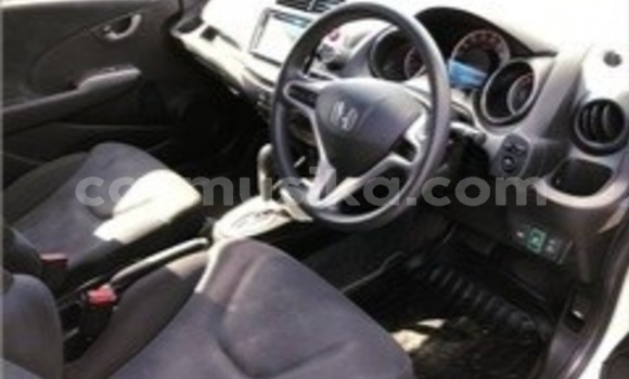 Acheter Occasion Voiture Honda Fit Blanc à Beitbridge, Matabeleland South Acheter Occasion Voiture Honda Fit Blanc à Beitbridge, Matabeleland South