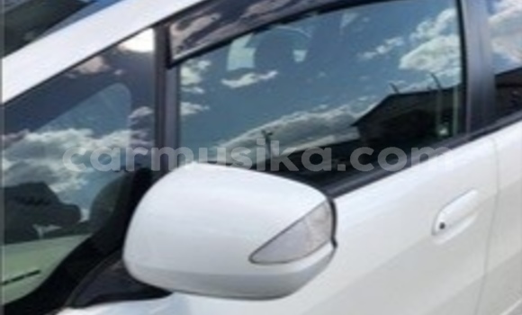 Acheter Occasion Voiture Honda Fit Blanc à Beitbridge, Matabeleland South Acheter Occasion Voiture Honda Fit Blanc à Beitbridge, Matabeleland South