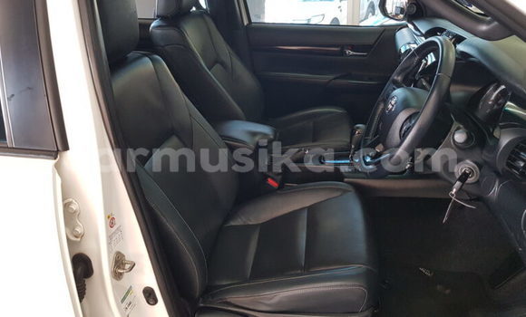 Nunua Ilio tumika Toyota Hilux Nyeupe Gari ndani ya Beitbridge nchini Matabeleland Kusini Nunua Ilio tumika Toyota Hilux Nyeupe Gari ndani ya Beitbridge nchini Matabeleland Kusini