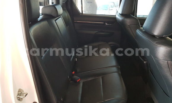 Nunua Ilio tumika Toyota Hilux Nyeupe Gari ndani ya Beitbridge nchini Matabeleland Kusini Nunua Ilio tumika Toyota Hilux Nyeupe Gari ndani ya Beitbridge nchini Matabeleland Kusini