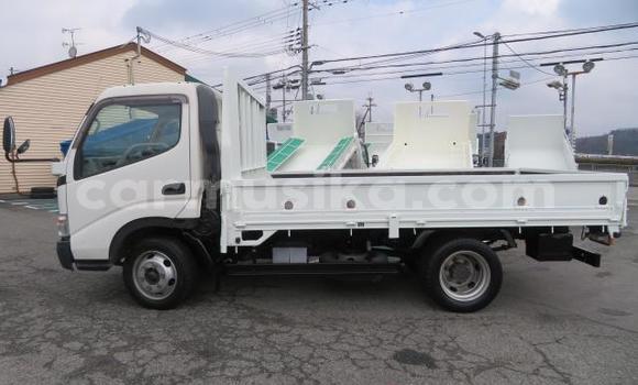 Tenga Tsaru Toyota Dyna Chena Rori in Beitbridge in Matabeleland South Tenga Tsaru Toyota Dyna Chena Rori in Beitbridge in Matabeleland South