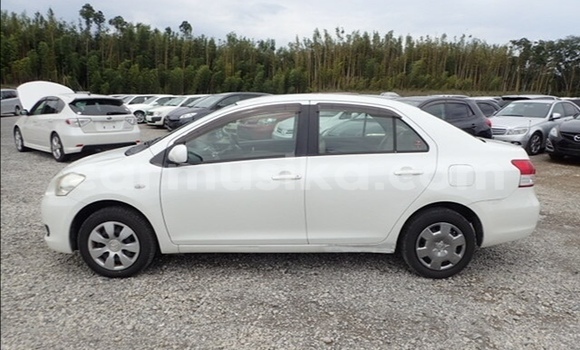 Acheter Occasion Voiture Toyota Belta Blanc à Beitbridge, Matabeleland South Acheter Occasion Voiture Toyota Belta Blanc à Beitbridge, Matabeleland South