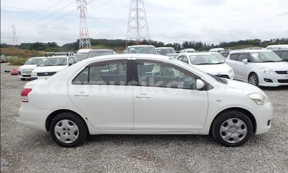 Acheter Occasion Voiture Toyota Belta Blanc à Beitbridge, Matabeleland South Acheter Occasion Voiture Toyota Belta Blanc à Beitbridge, Matabeleland South