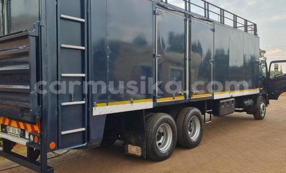 Acheter Occasion Utilitaire Hino Ranger Noir à Beitbridge, Matabeleland South Acheter Occasion Utilitaire Hino Ranger Noir à Beitbridge, Matabeleland South