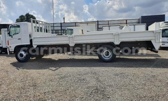 Buy Used Hino Ranger White Truck in Beitbridge in Matabeleland South Buy Used Hino Ranger White Truck in Beitbridge in Matabeleland South