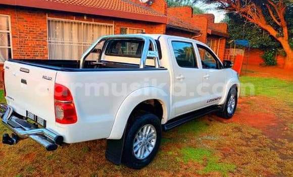 Acheter Occasion Voiture Toyota Hilux Blanc à Beitbridge, Matabeleland South Acheter Occasion Voiture Toyota Hilux Blanc à Beitbridge, Matabeleland South