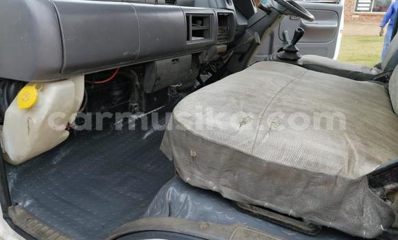 Acheter Occasion Utilitaire Nissan UD Blanc à Beitbridge, Matabeleland South Acheter Occasion Utilitaire Nissan UD Blanc à Beitbridge, Matabeleland South