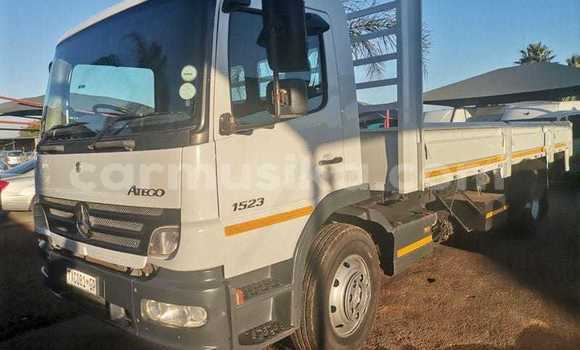 Tenga Tsaru Mercedes‒Benz 190–Series Chena Mota in Harare in Harare