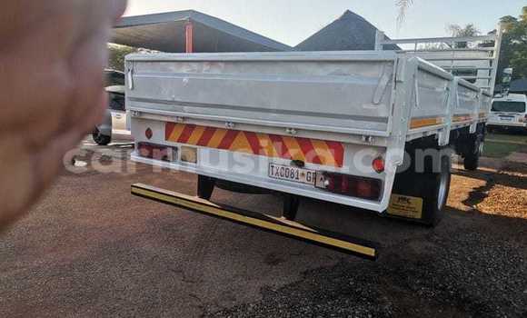 Acheter Occasion Voiture Mercedes‒Benz 190–Series Blanc à Harare, Harare Acheter Occasion Voiture Mercedes‒Benz 190–Series Blanc à Harare, Harare