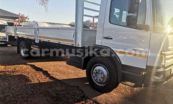 Acheter Occasion Voiture Mercedes‒Benz 190–Series Blanc à Harare, Harare Acheter Occasion Voiture Mercedes‒Benz 190–Series Blanc à Harare, Harare