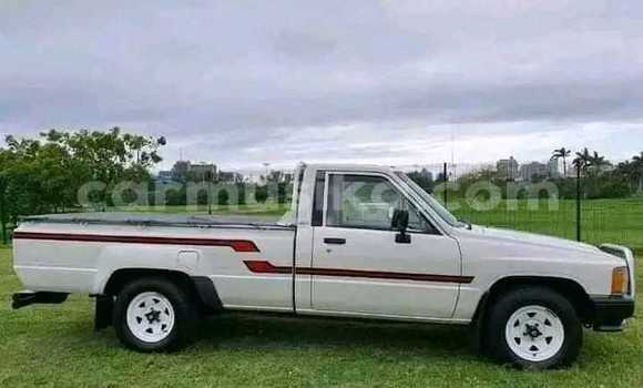 Nunua Ilio tumika Toyota Hilux Nyeupe Gari ndani ya Beitbridge nchini Matabeleland Kusini