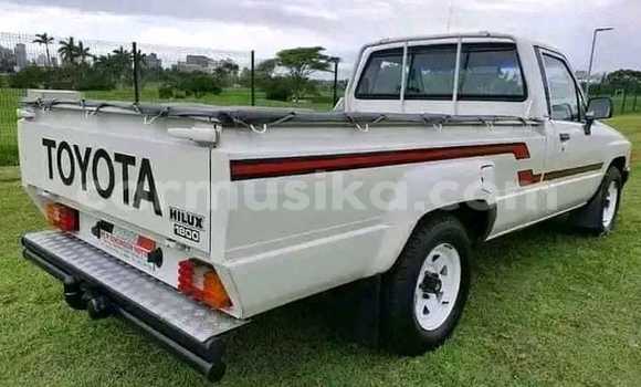 Nunua Ilio tumika Toyota Hilux Nyeupe Gari ndani ya Beitbridge nchini Matabeleland Kusini Nunua Ilio tumika Toyota Hilux Nyeupe Gari ndani ya Beitbridge nchini Matabeleland Kusini