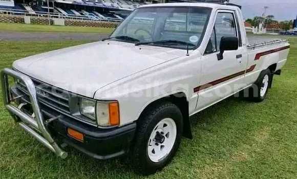 Nunua Ilio tumika Toyota Hilux Nyeupe Gari ndani ya Beitbridge nchini Matabeleland Kusini Nunua Ilio tumika Toyota Hilux Nyeupe Gari ndani ya Beitbridge nchini Matabeleland Kusini
