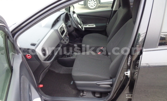 Nunua Ilio tumika Toyota Vitz Nyeusi Gari ndani ya Beitbridge nchini Matabeleland Kusini Nunua Ilio tumika Toyota Vitz Nyeusi Gari ndani ya Beitbridge nchini Matabeleland Kusini