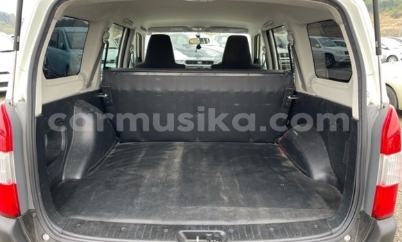 Buy Used Toyota Probox White Car in Beitbridge in Matabeleland South Buy Used Toyota Probox White Car in Beitbridge in Matabeleland South