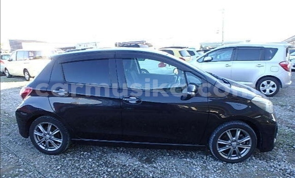 Acheter Occasion Voiture Toyota Vitz Noir à Beitbridge, Matabeleland South Acheter Occasion Voiture Toyota Vitz Noir à Beitbridge, Matabeleland South