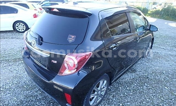 Acheter Occasion Voiture Toyota Vitz Noir à Beitbridge, Matabeleland South Acheter Occasion Voiture Toyota Vitz Noir à Beitbridge, Matabeleland South