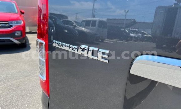 Buy Used Toyota RegiusAce Beige Car in Beitbridge in Matabeleland South Buy Used Toyota RegiusAce Beige Car in Beitbridge in Matabeleland South