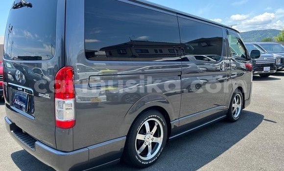 Buy Used Toyota RegiusAce Beige Car in Beitbridge in Matabeleland South Buy Used Toyota RegiusAce Beige Car in Beitbridge in Matabeleland South