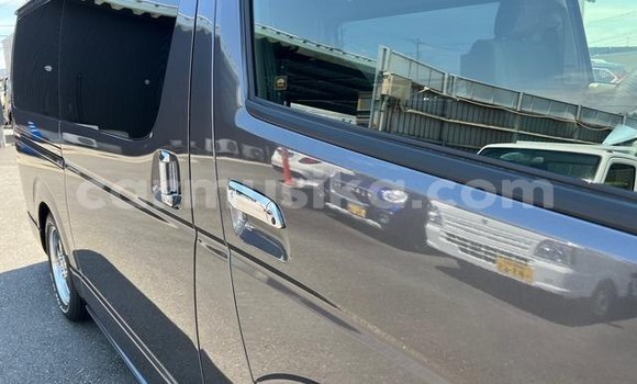 Buy Used Toyota RegiusAce Beige Car in Beitbridge in Matabeleland South Buy Used Toyota RegiusAce Beige Car in Beitbridge in Matabeleland South