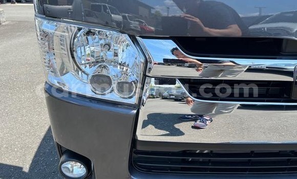 Buy Used Toyota RegiusAce Beige Car in Beitbridge in Matabeleland South Buy Used Toyota RegiusAce Beige Car in Beitbridge in Matabeleland South