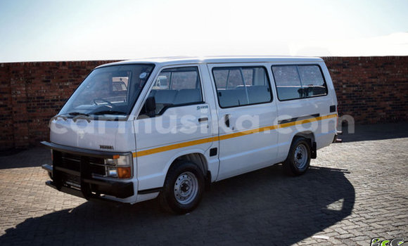 Acheter Occasion Voiture Toyota 2000GT Blanc à Beitbridge, Matabeleland South Acheter Occasion Voiture Toyota 2000GT Blanc à Beitbridge, Matabeleland South