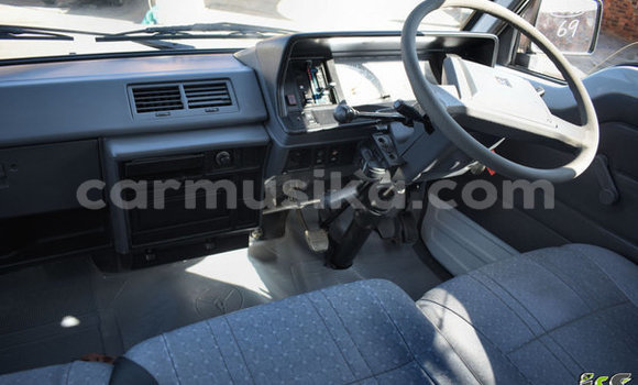 Acheter Occasion Voiture Toyota 2000GT Blanc à Beitbridge, Matabeleland South Acheter Occasion Voiture Toyota 2000GT Blanc à Beitbridge, Matabeleland South