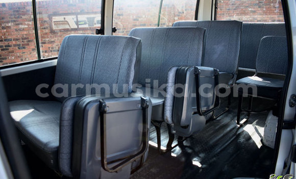 Acheter Occasion Voiture Toyota 2000GT Blanc à Beitbridge, Matabeleland South Acheter Occasion Voiture Toyota 2000GT Blanc à Beitbridge, Matabeleland South