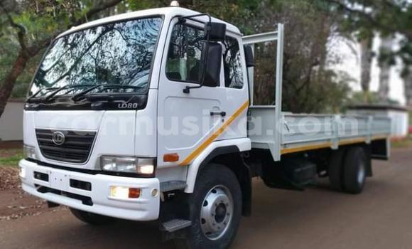 Nunua Ilio tumika Nissan Urvan Nyeupe Gari ndani ya Beitbridge nchini Matabeleland Kusini